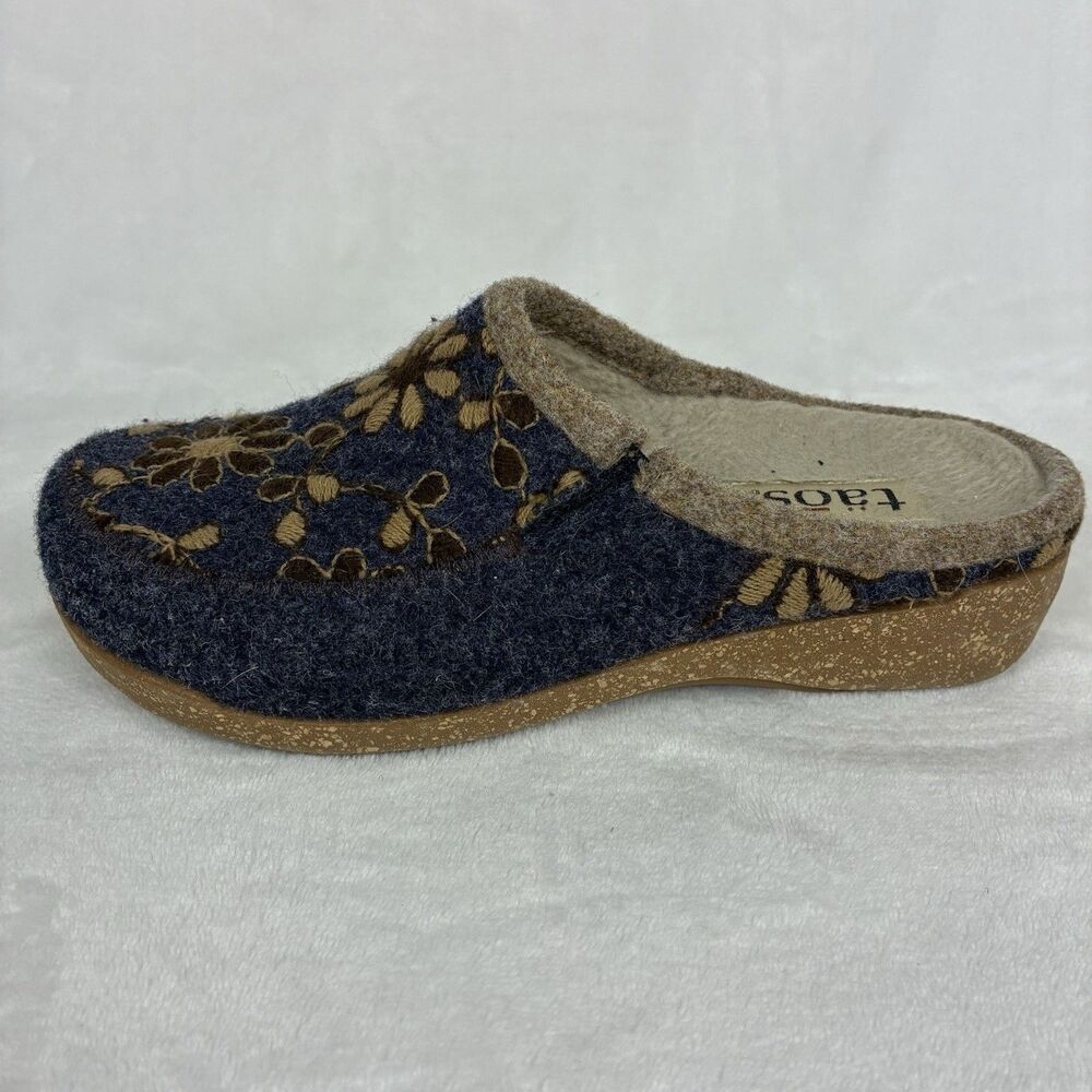 Taos Woolderness 2 Wool Clogs Women’s Size 38 US 7.5 Navy Floral Embroidered - Picture 8 of 13